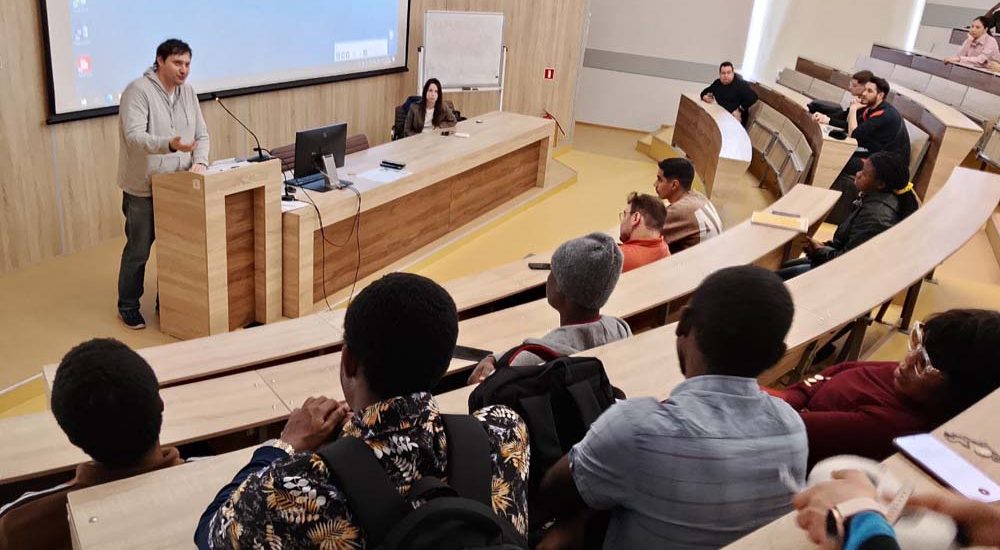 photo_5253529685403046318_y