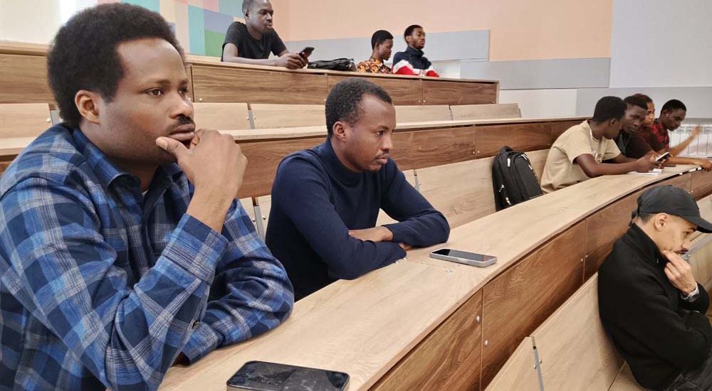 photo_5253529685403046321_y