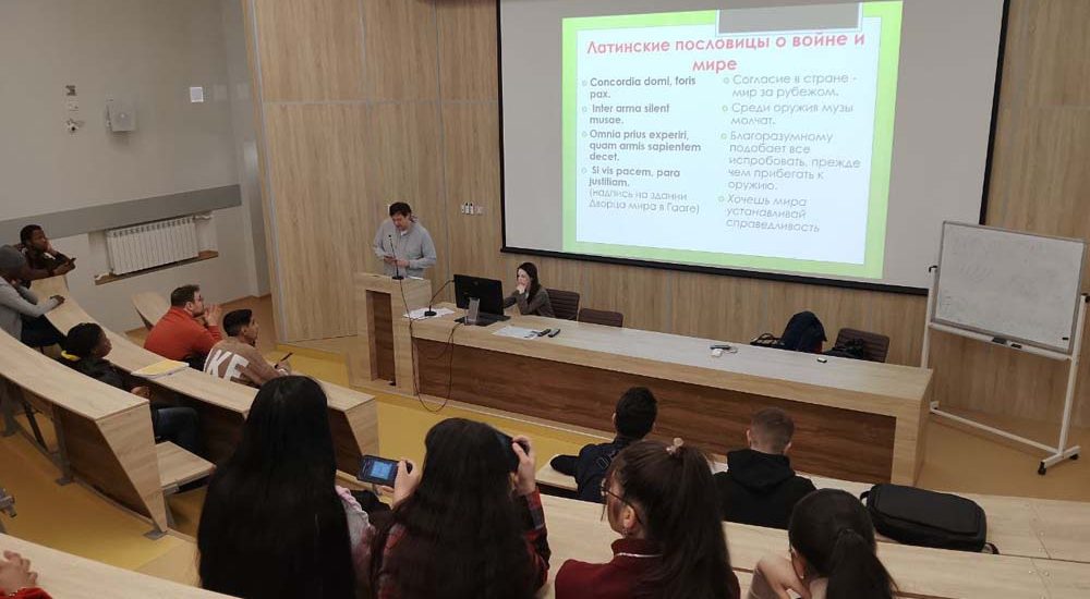 photo_5253529685403046323_y